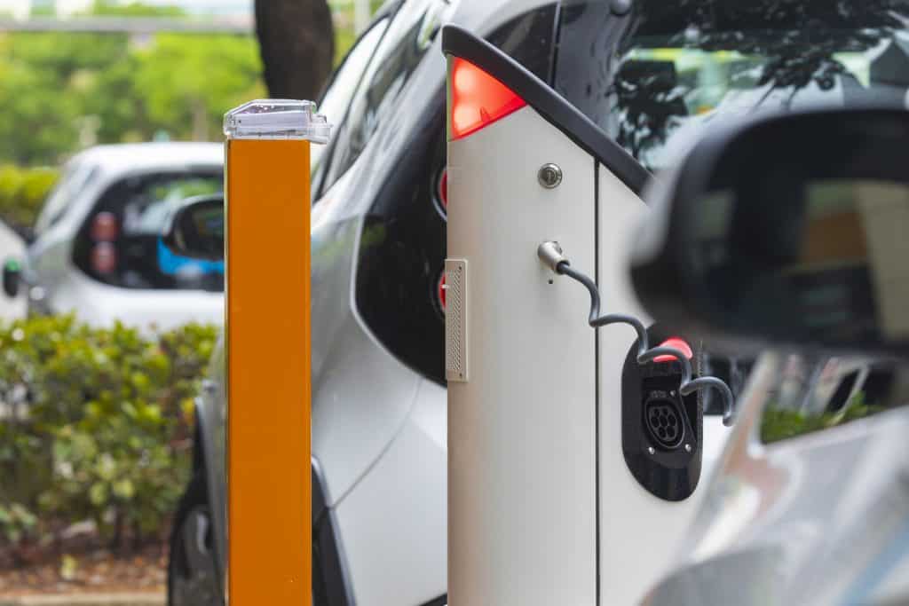 Scholarship Guide SUSTAINABILITY IN SINGAPORE: THE PAST, PRESENT & FUTURE Blue SG Electric Car Charging